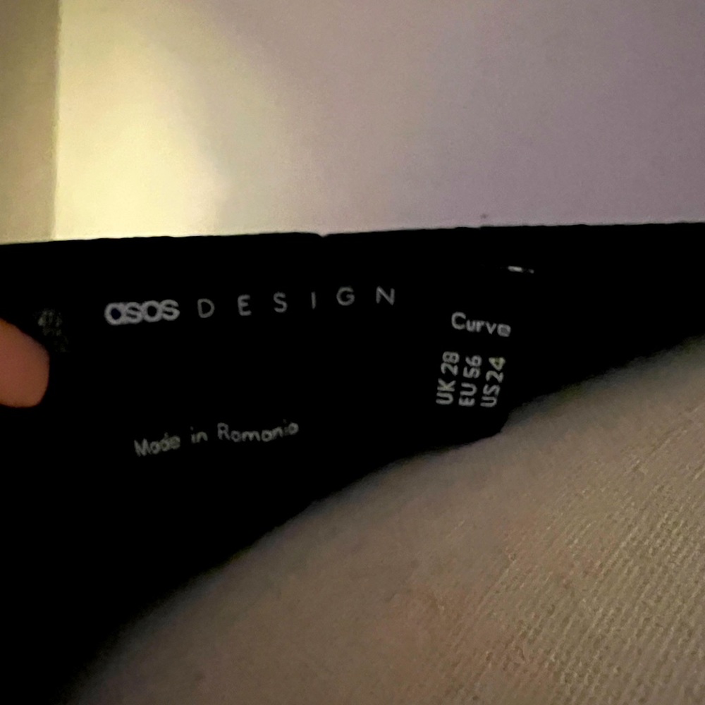ASOS DESIGN Black wrap dress (plus) US 24 - Picture 3 of 4
